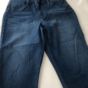 Woman’s Jean capris